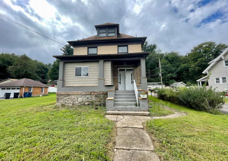 Crescent Condo: 135 McGovern Blvd