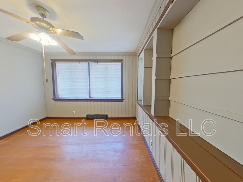 St. Louis House: 1633 Veronica Avenue