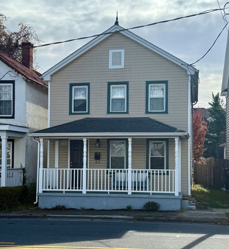 Fredericksburg House: 662 Lafayette Blvd