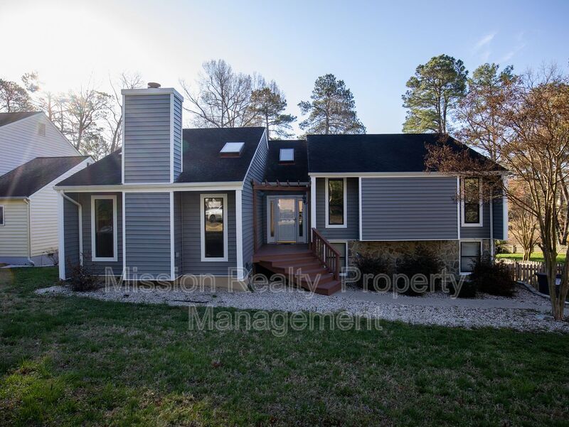 North Chesterfield House: 1037 Mansfield Crossing Rd