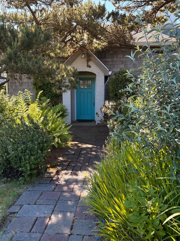 Lincoln City House: 3519 Northwest Jetty Avenue