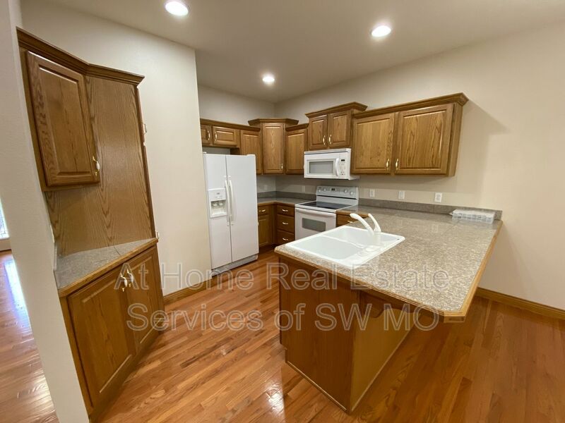 Ozark Condo: 5601 N 17th