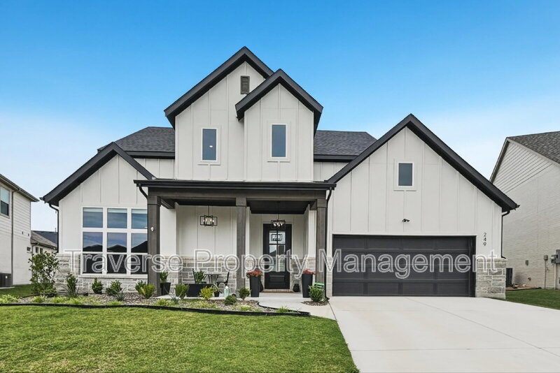 Aledo House: 249 Observation Dr N