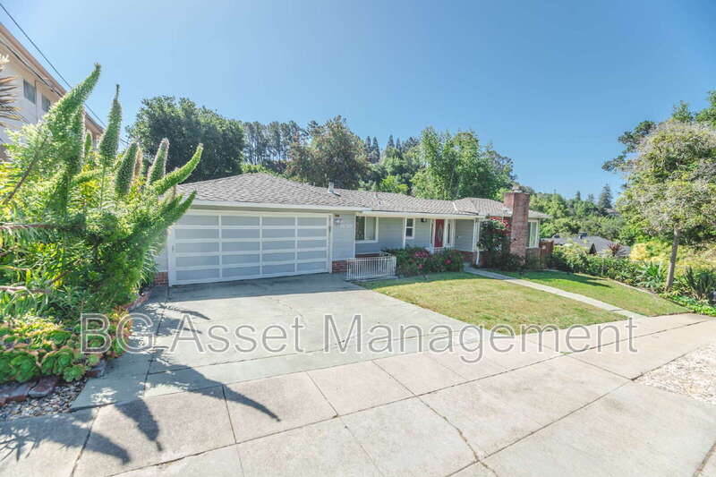 Oakland House: 3830 Twin Oaks Way
