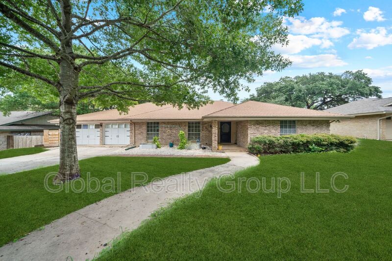 Windcrest House: 6015 Windhaven Dr