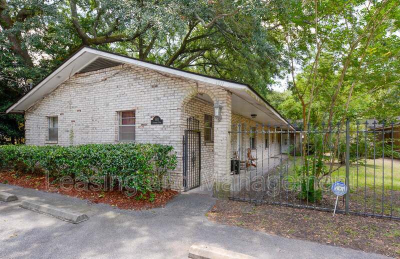 Charleston Condo: 1611 Jessamine Road