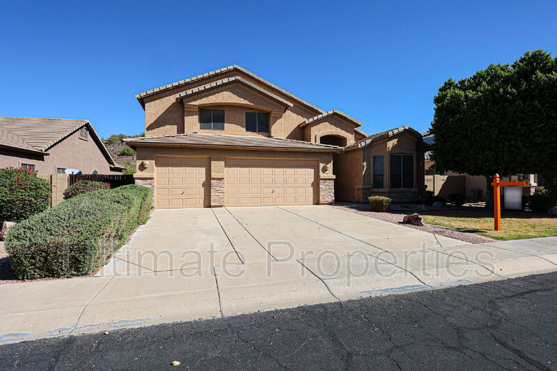 Glendale House: 6336 W Misty Willow Ln