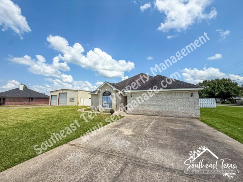 Beaumont House: 7912 South Drive