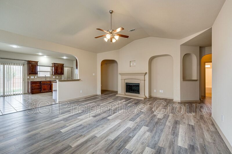 Fort Worth House: 1445 Elkford Lane
