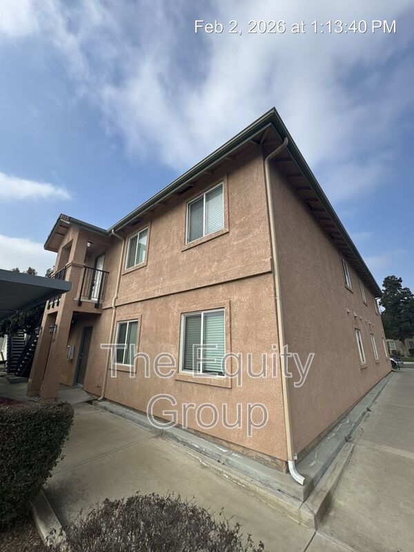 Visalia House: 2547 West Lark Avenue
