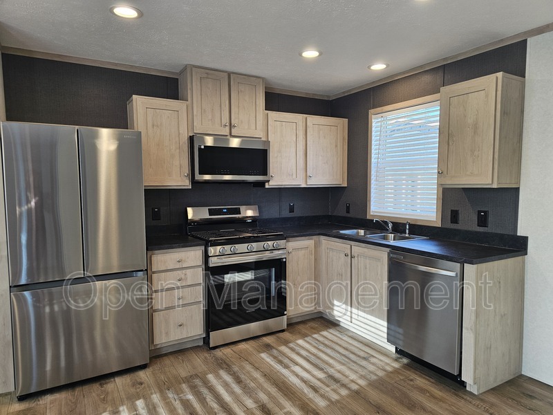 Bismarck House: 700 S 12th St