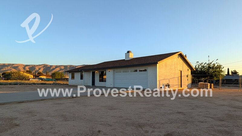 Apple Valley House: 10790 Sauk Rd