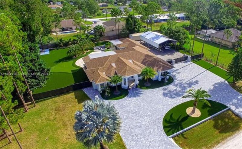 Loxahatchee House: 14861 85th Road N #14861