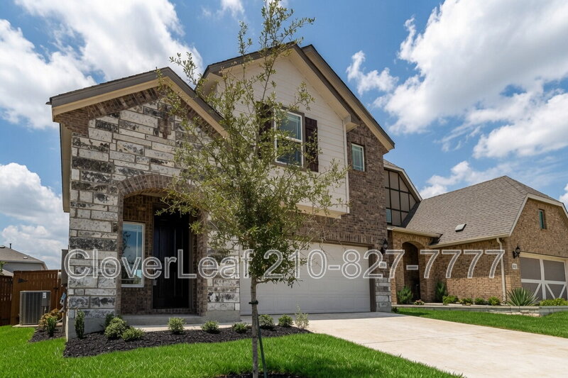 New Braunfels House: 2009 Flametree Ave