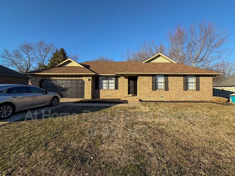 Republic House: 249 E Hardy St