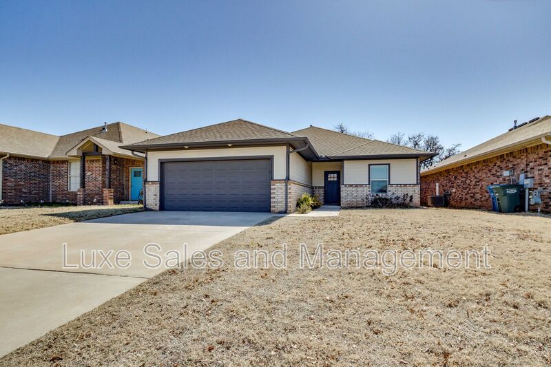 Edmond House: 2224 Fallview Dr
