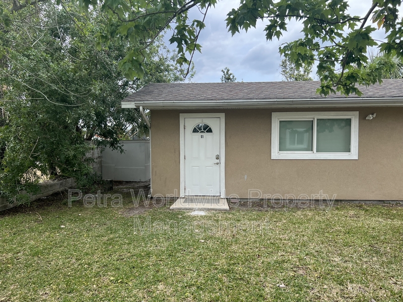 South Daytona Condo: 2290 South Palmetto Avenue - S1