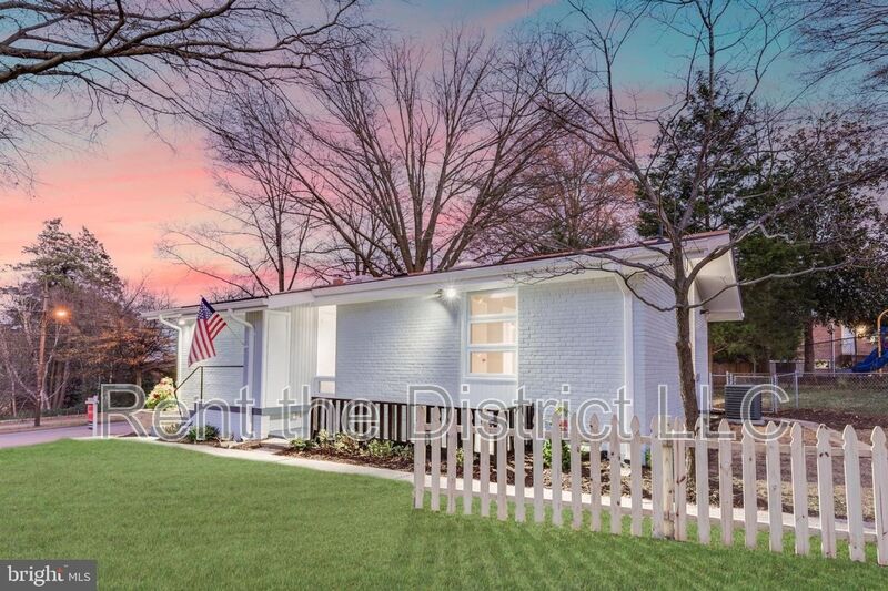 Washington House: 4234 South Dakota Avenue NE