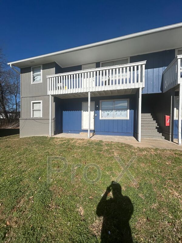 Springdale House: 1602 Juniper Circle A