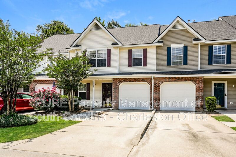 Summerville House: 302 Pine Bluff Dr