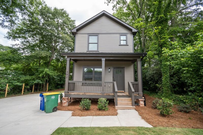 Athens House: 382 N Chase St