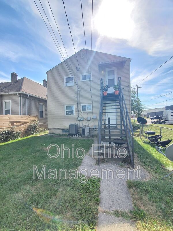 Columbus House: 2822 E 5th Ave