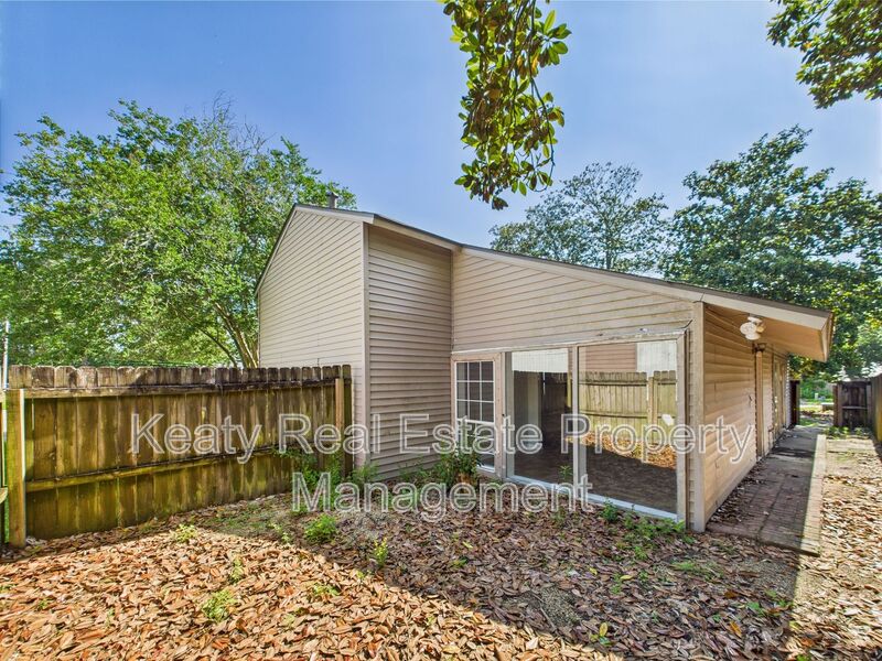 Lafayette House: 513 Fox Run Avenue