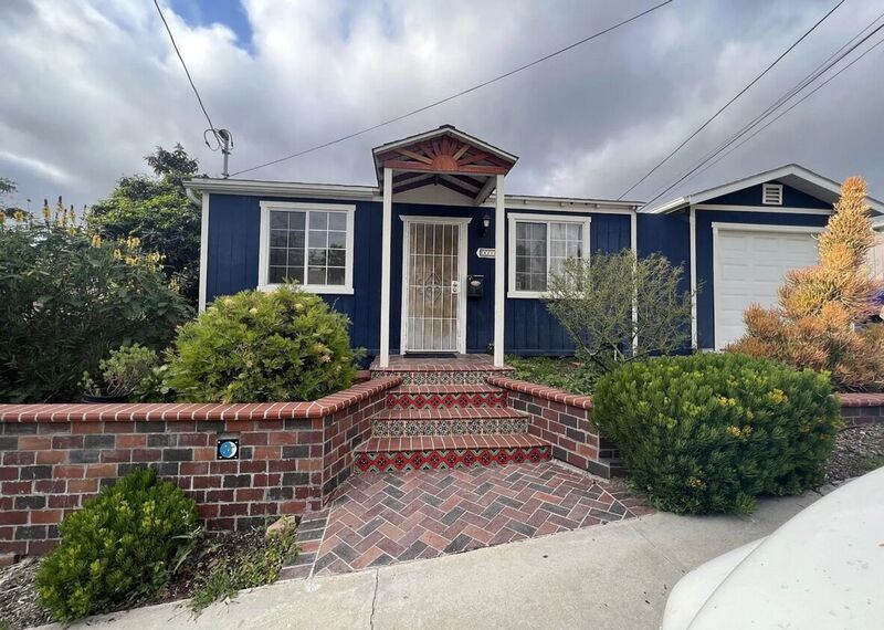 San Diego House: 4212 J St