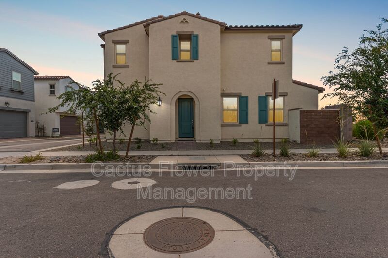 Mesa House: 4740 S Ferric