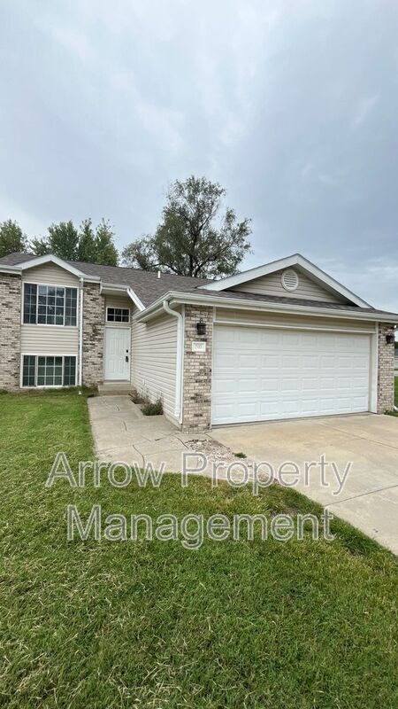 Lincoln Townhome: 200 West Irving Street