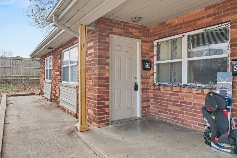 Rogers House: 704 Oak St. 4 B