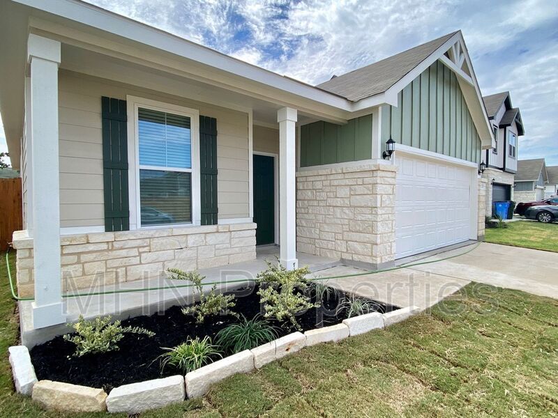 *First Time Rental, 6 months rental option available*  3 bed/2 bath BRAND NEW BUILD home, located in Seguin! - Slider navigation 4