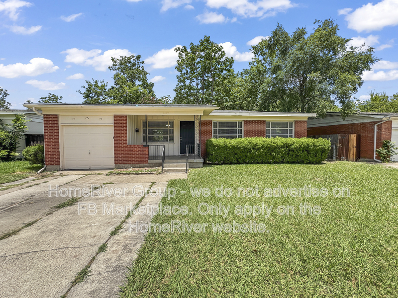 Dallas House: 3203 Gus Thomasson Rd