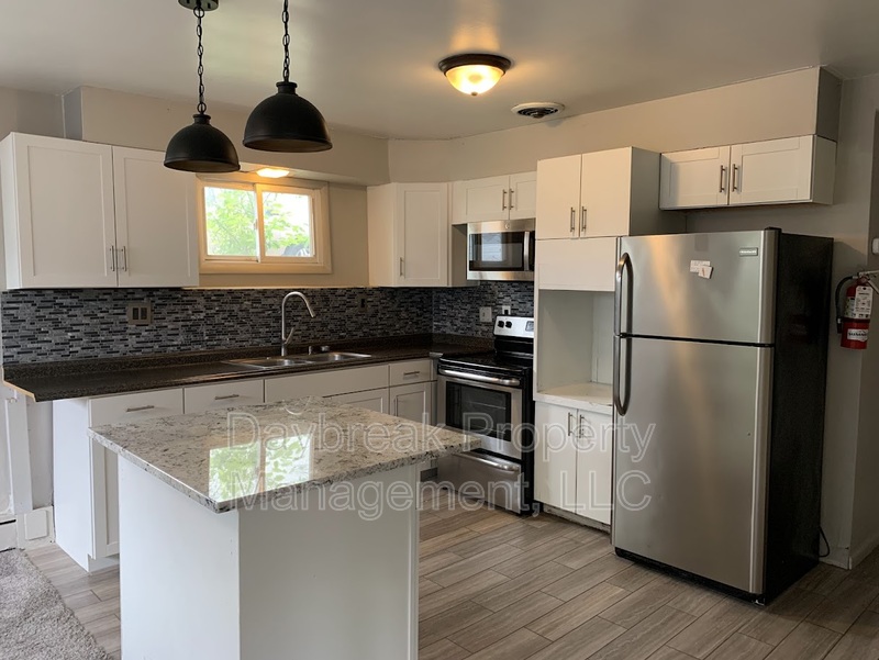 Fargo Condo: 1201 11 1/2 Street North - 2