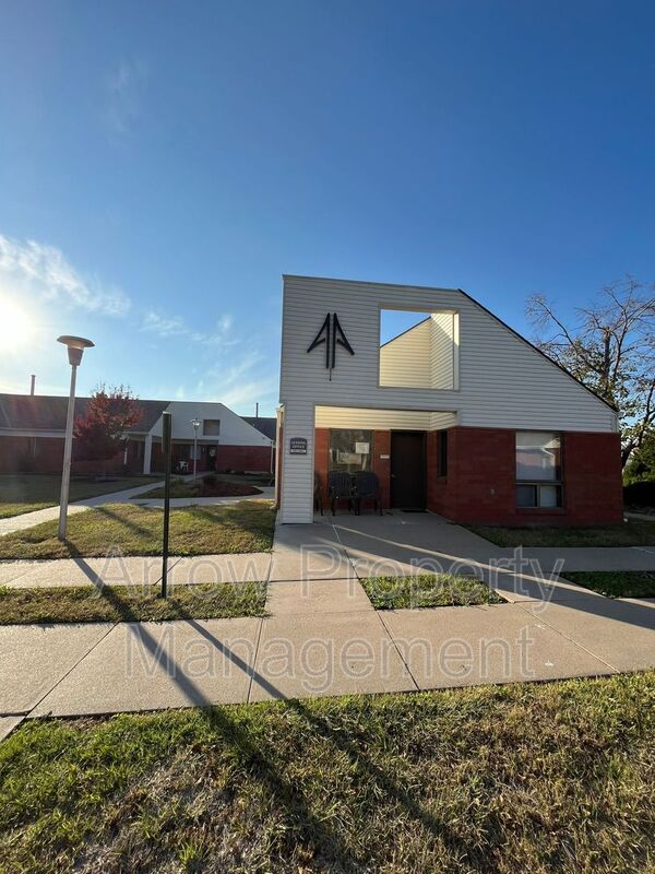 Waverly Condo: 11141 N 137 (Waverly)