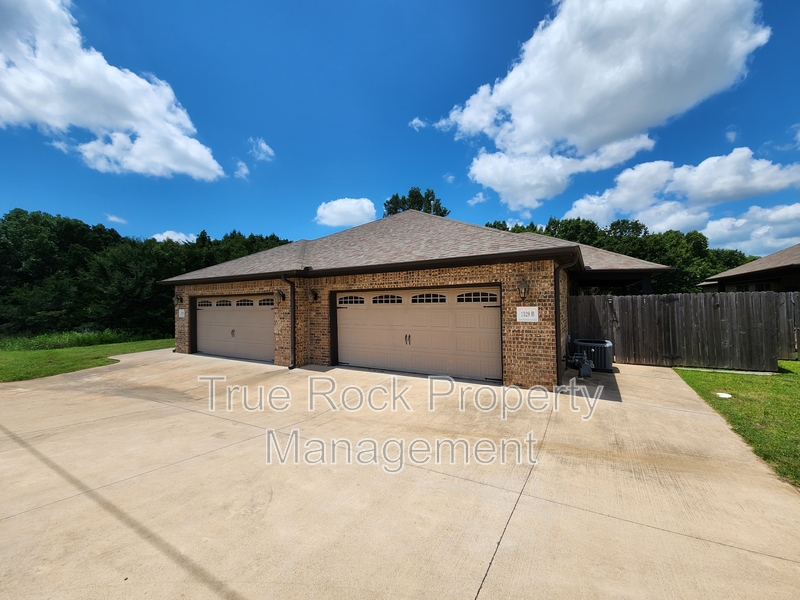 Ada Condo: 1329 B N. Monte Vista