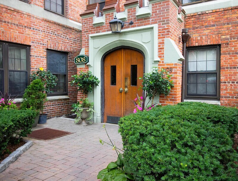 Bronxville Condo: 808 Bronx River Rd