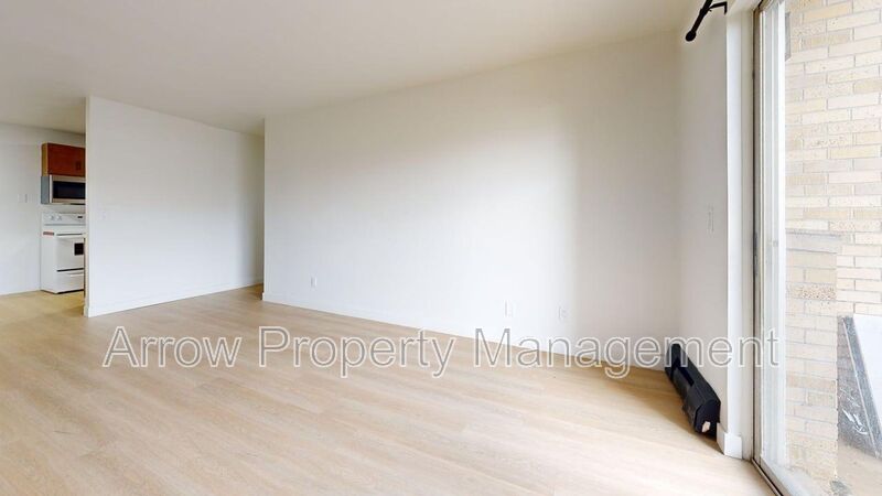 Bismarck House: 215 E Arbor-106A