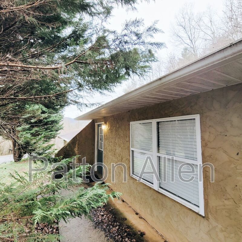 Cullowhee House: 77 Pincushion Lane