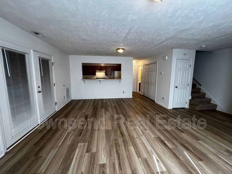 Fayetteville House: 1012-3 Ancestry Dr.