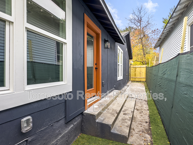 San Antonio Condo: 1606 W Wildwood Dr