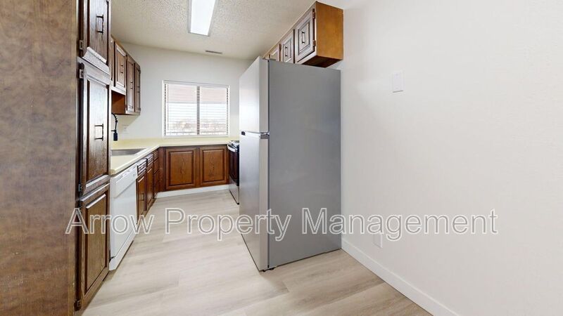 Bismarck House: 201 E Arbor-307E