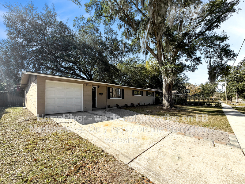 Jacksonville House: 7320 Old Kings Rd S