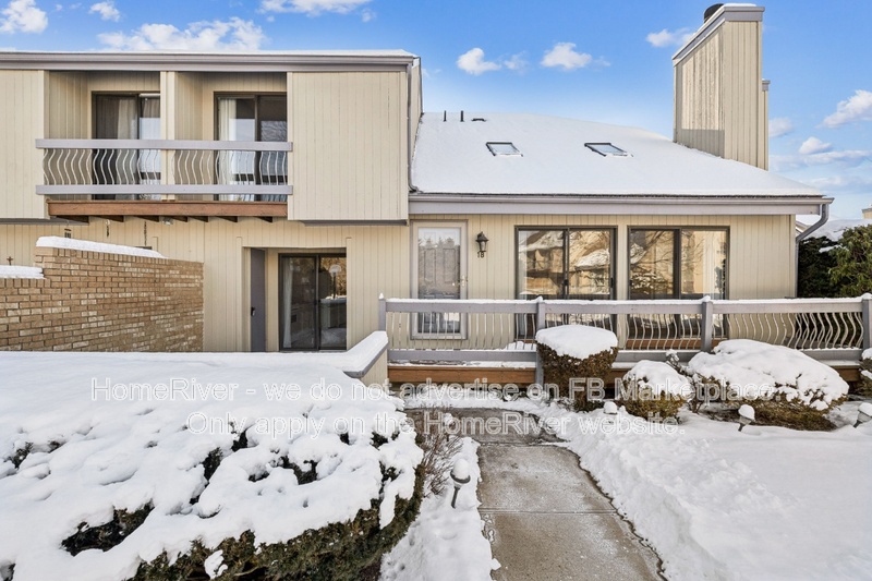 Somerset House: 18 Woodhill St