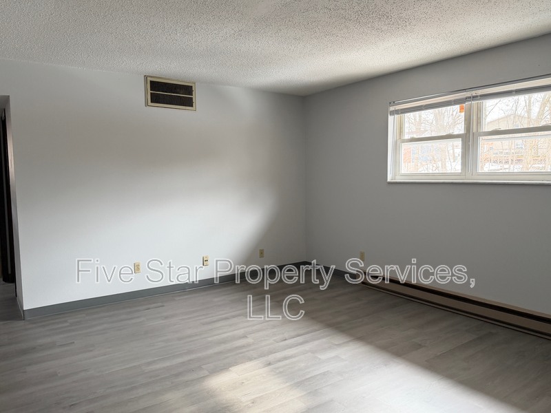 Springfield Condo: 2080 W Washington St