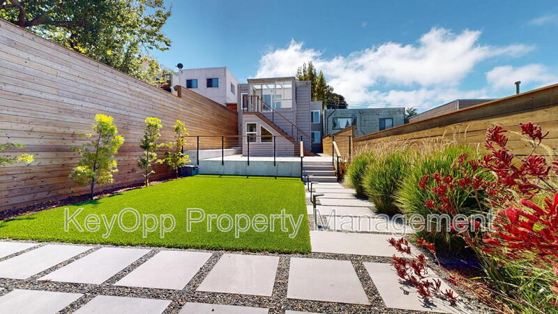 San Francisco House: 651 University Street