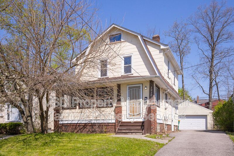 Maple Hts House: 19101 Nitra St