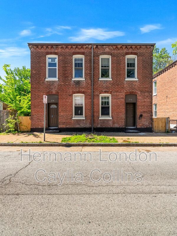 Saint Louis House: 214-216 W Steins St