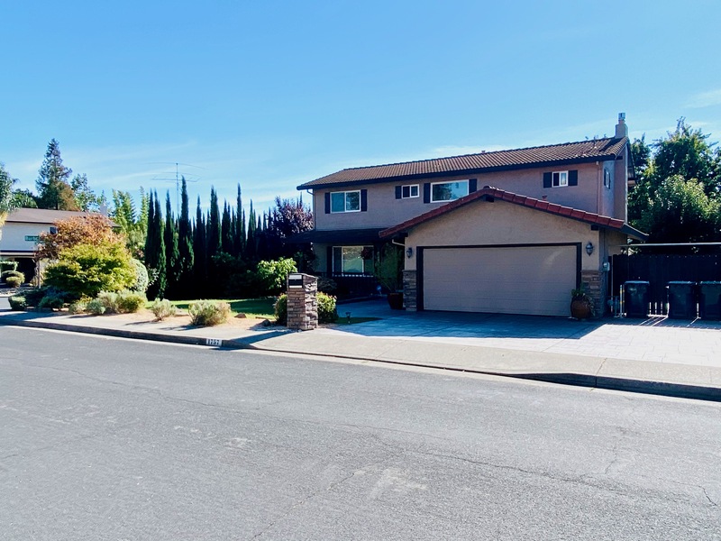 Fairfield House: 1757 Burbank Ct