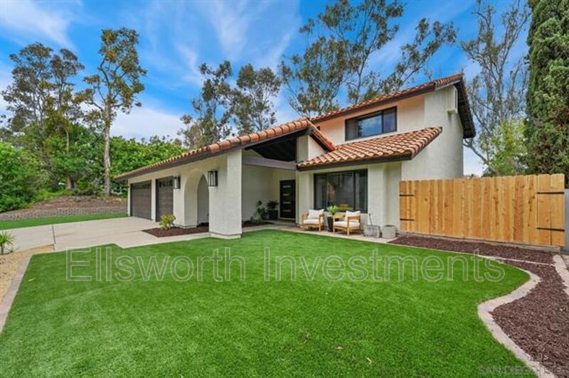 Bonita House: 1225 Fallbrook Ct.